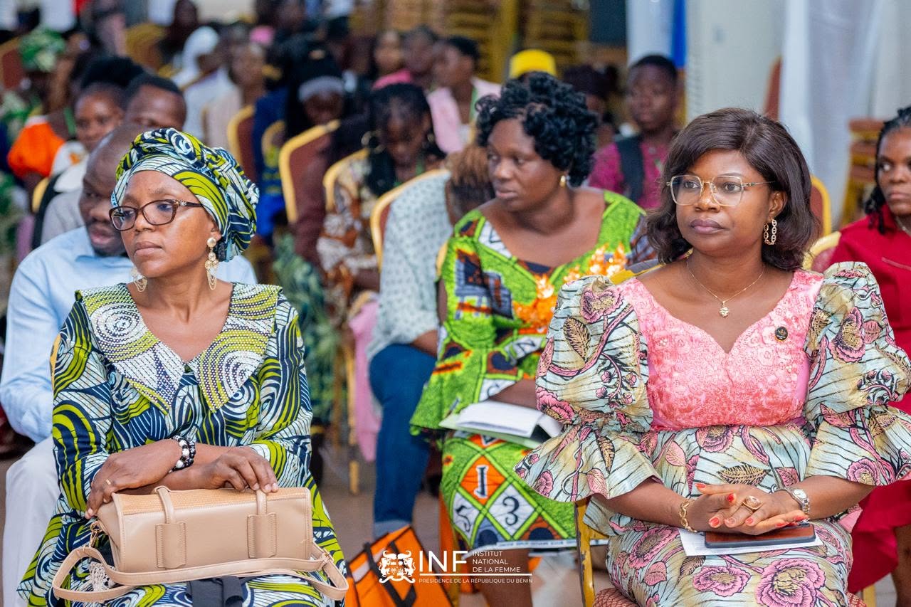 Du stéréotype à l’excellence : Repenser le métier d’assistante de direction au Bénin